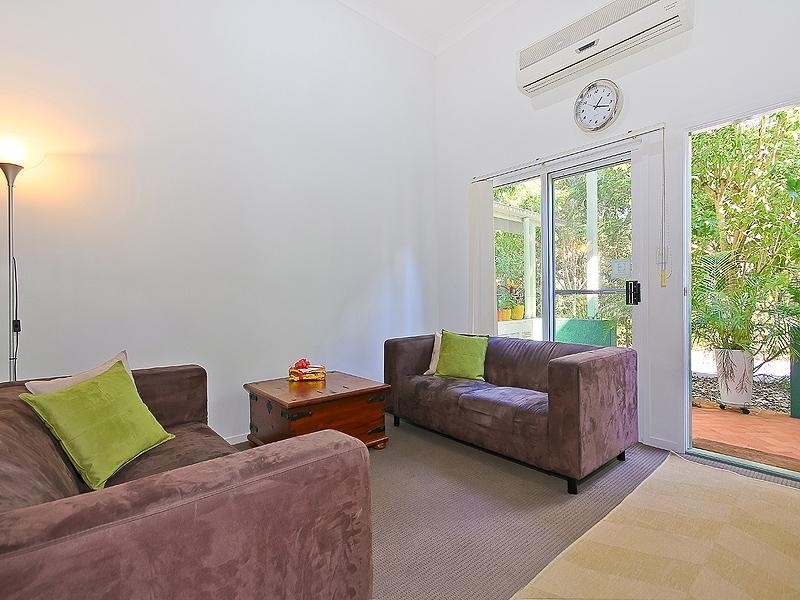 206 DARCY ROAD, Norman Park QLD 4170