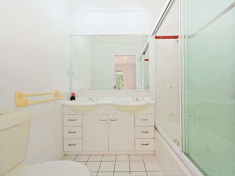 206 DARCY ROAD, Norman Park QLD 4170