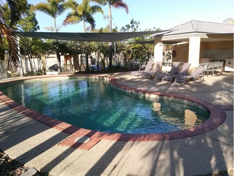 107 Arundel Drive, Arundel QLD 4214