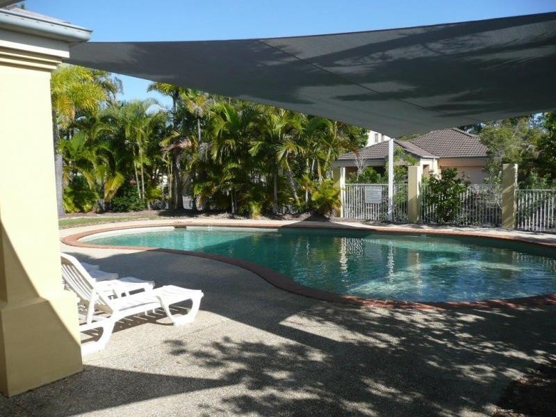 107 Arundel Drive, Arundel QLD 4214