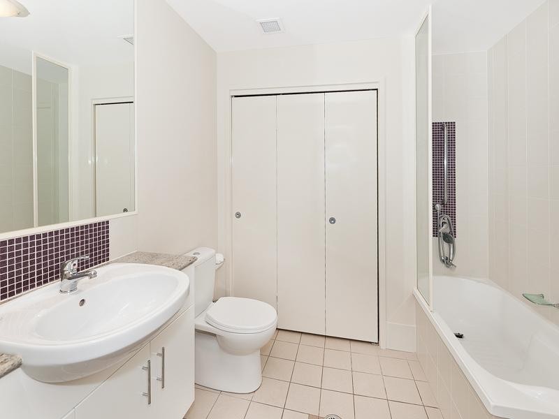 8 Land Street, Toowong QLD 4066