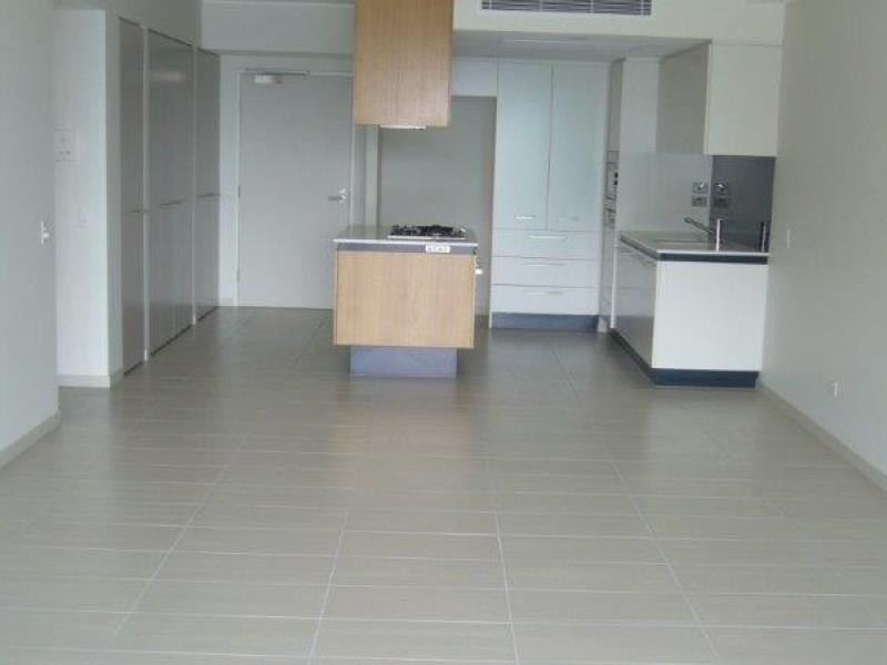 6 Mariners Drive, Townsville City QLD 4810