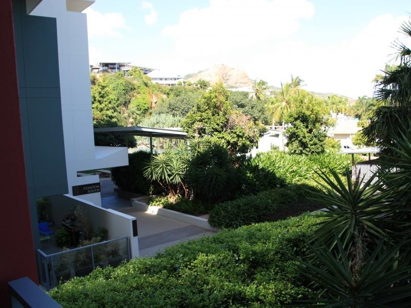 6 Mariners Drive, Townsville City QLD 4810