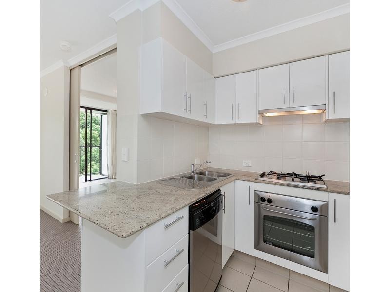 8 Land Street, Toowong QLD 4066