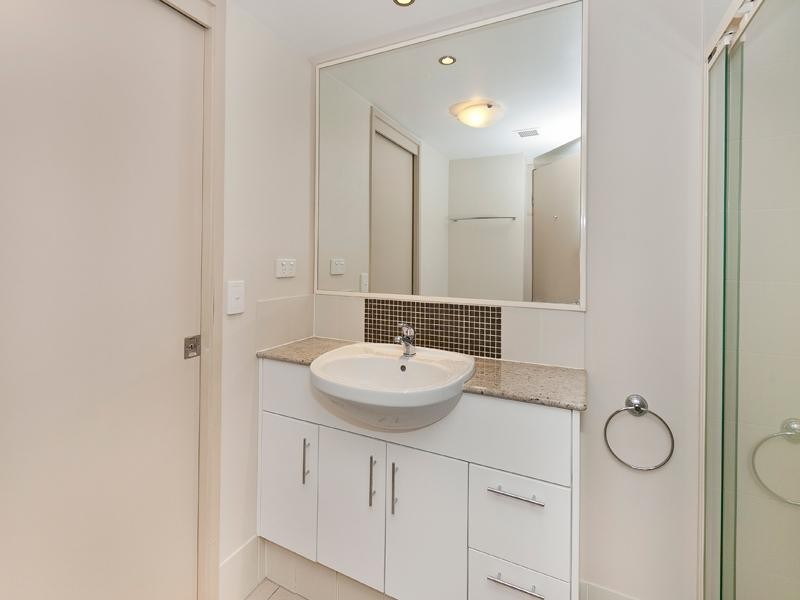8 Land Street, Toowong QLD 4066