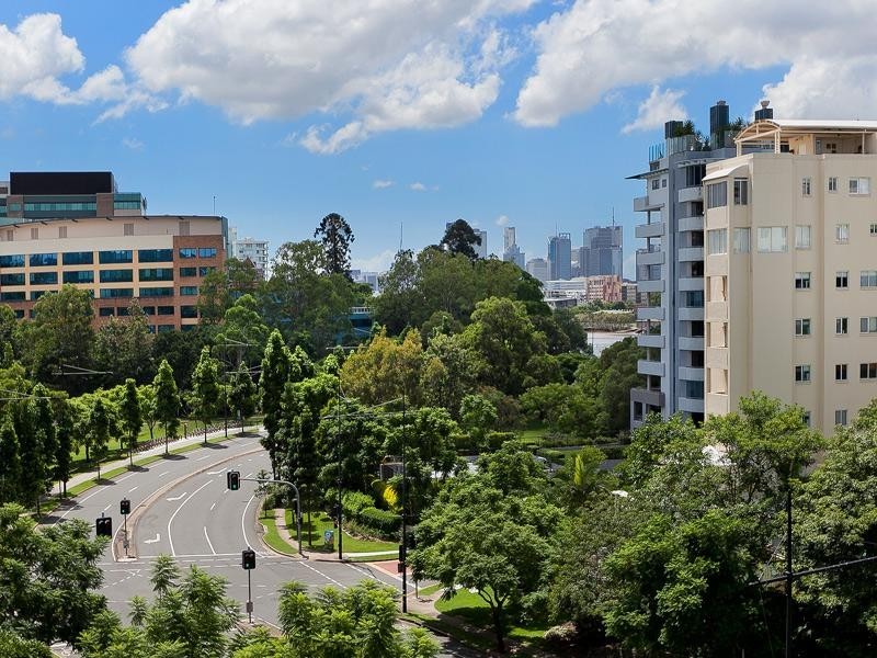 8 Land Street, Toowong QLD 4066