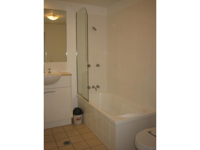 98 University Drive, Varsity Lakes QLD 4227