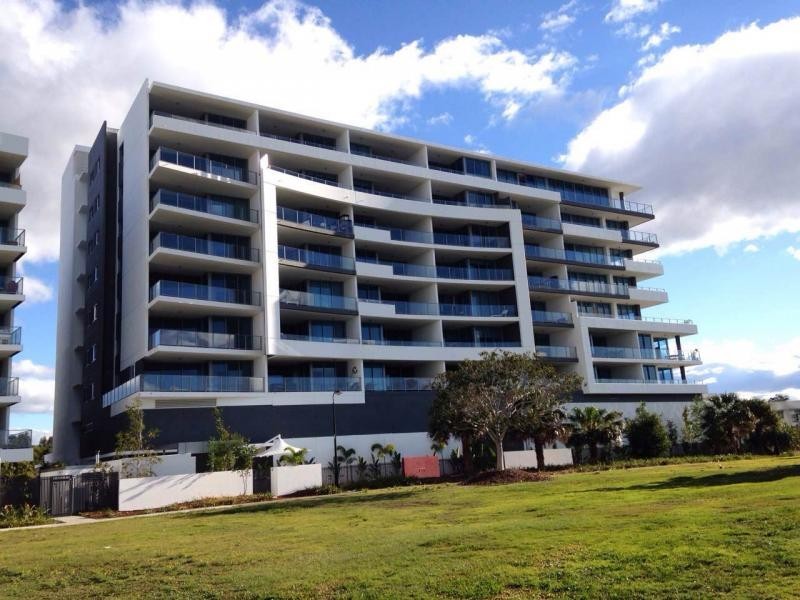 15 Compass drive, Biggera Waters QLD 4216