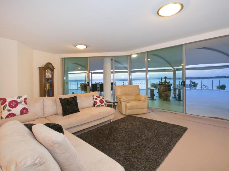 14 Oxley Ave, Woody Point QLD 4019