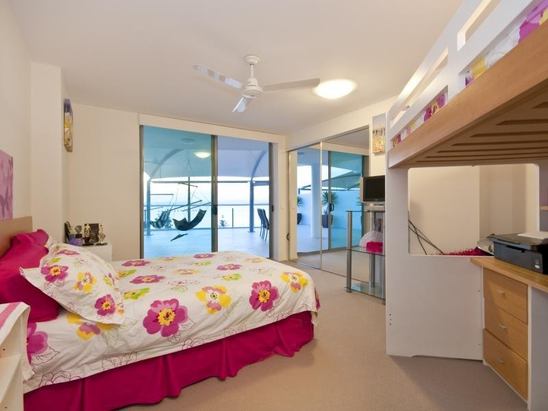 14 Oxley Ave, Woody Point QLD 4019