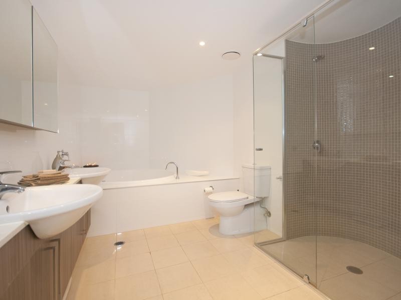 14 Oxley Ave, Woody Point QLD 4019