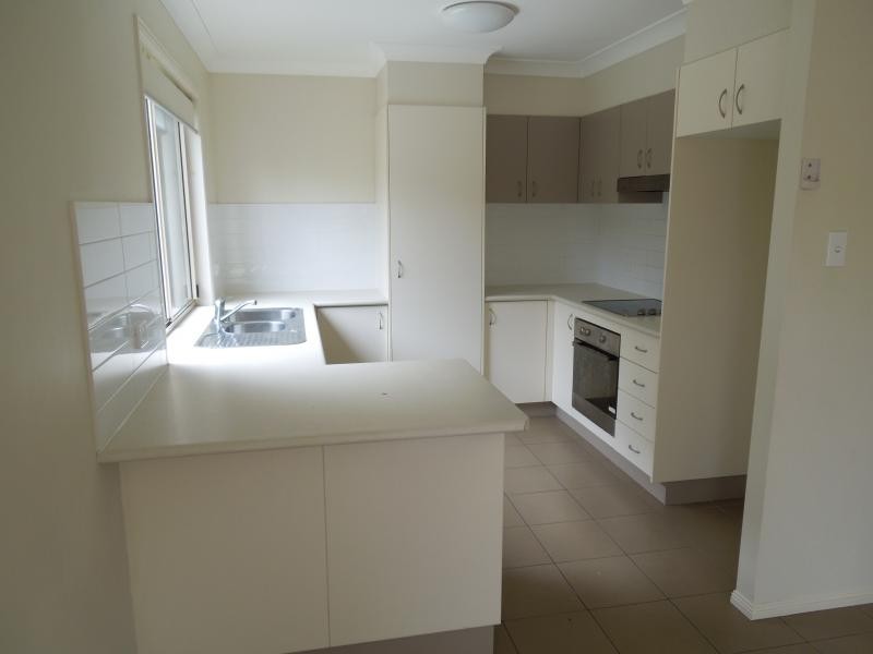 2 Johnston Street, Carina QLD 4152