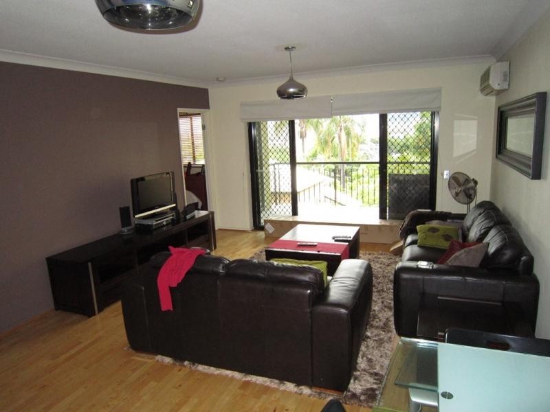 70 Norman Crescent, Norman Park QLD 4170