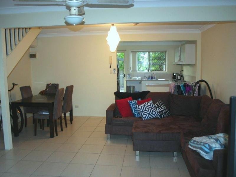 60 Whitby, Southport QLD 4215