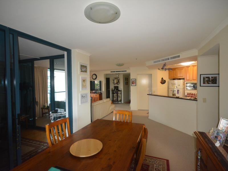 8 Goodwin Street, Kangaroo Point QLD 4169