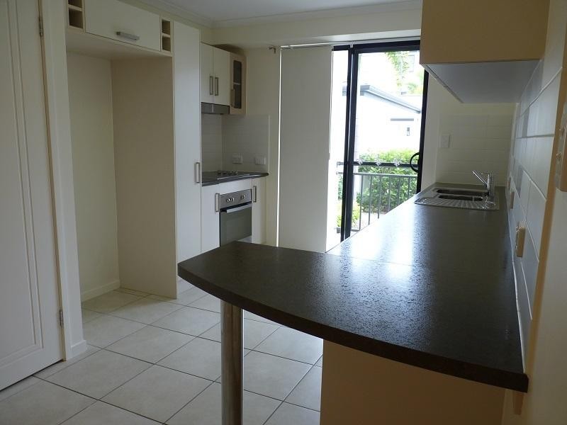 6-24 Henry Street, West End QLD 4810