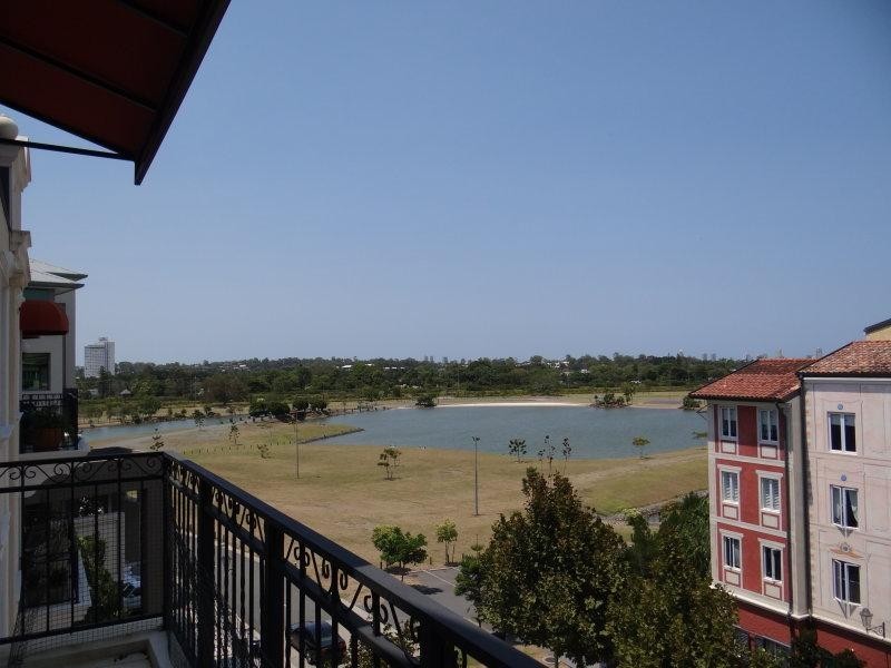 3029 The Boulevard, Carrara QLD 4211