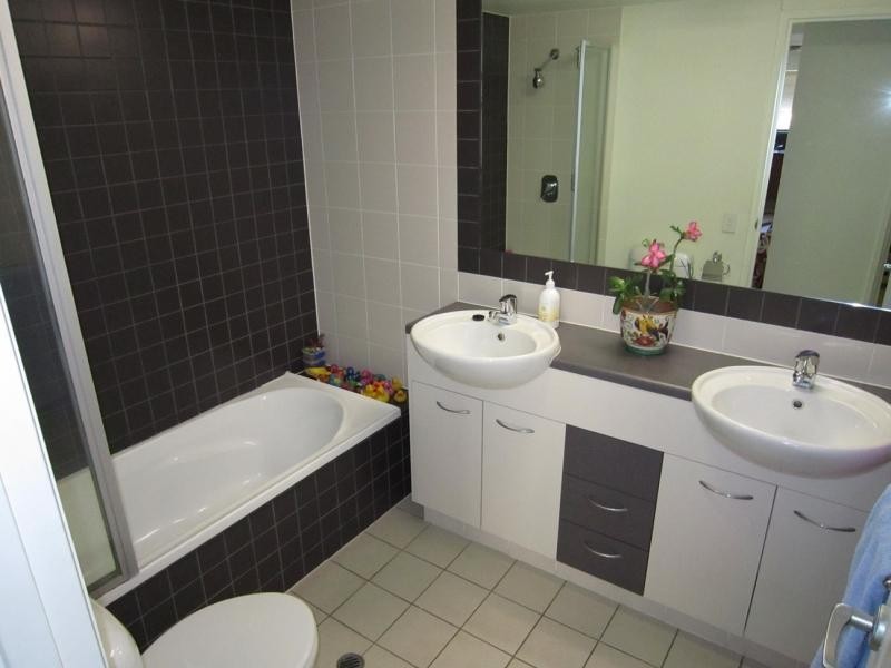 70 Norman Crescent, Norman Park QLD 4170