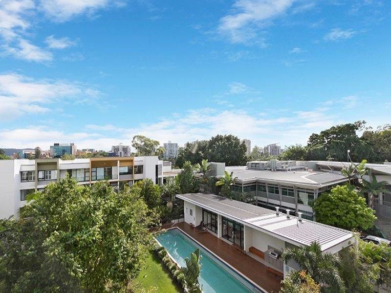 10 Pidgeon Close, West End QLD 4101