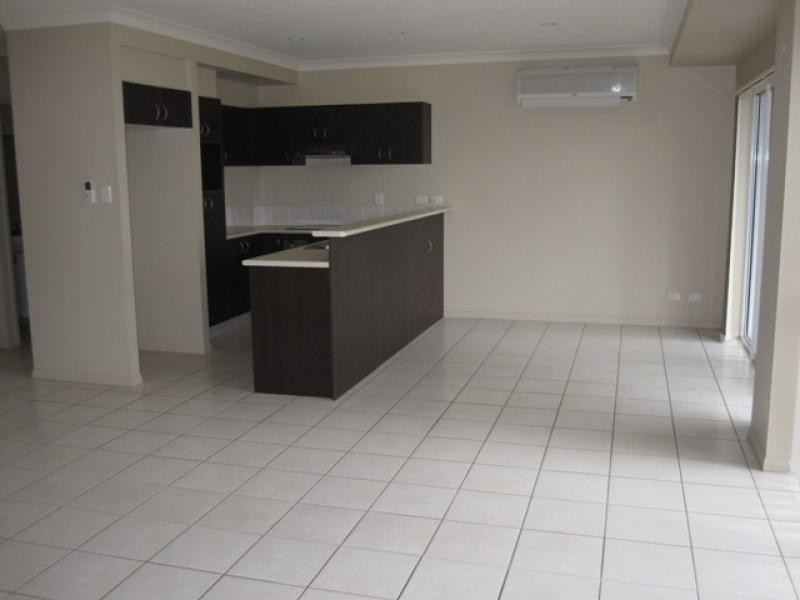 8 Sauvignon Parade, Upper Coomera QLD 4209