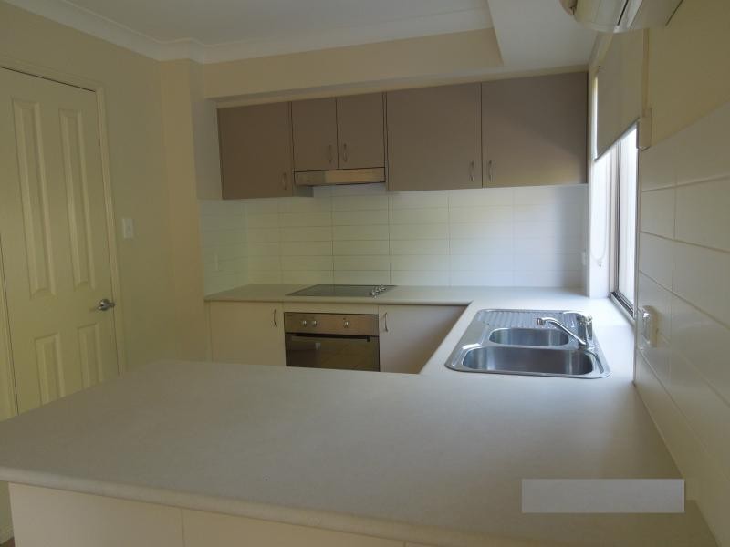 10 Johnston Street, Carina QLD 4152