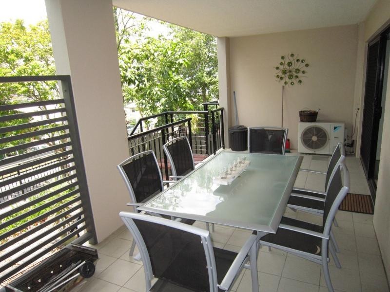 70 Norman Crescent, Norman Park QLD 4170