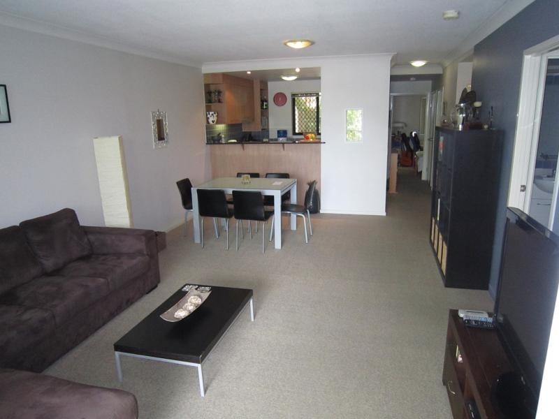 70 Norman Crescent, Norman Park QLD 4170