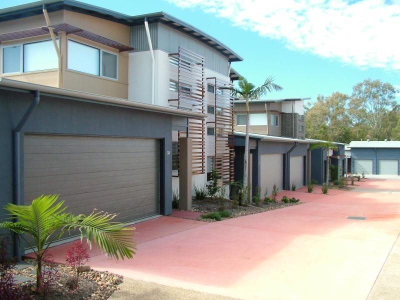 80 Moolyyir Steet, Urangan QLD 4655