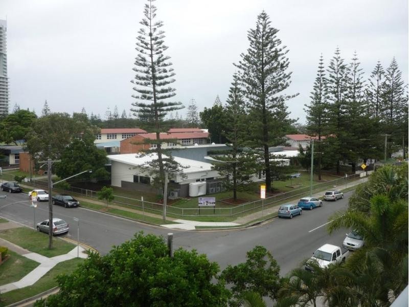 19 Mermaid Ave, Mermaid Beach QLD 4218