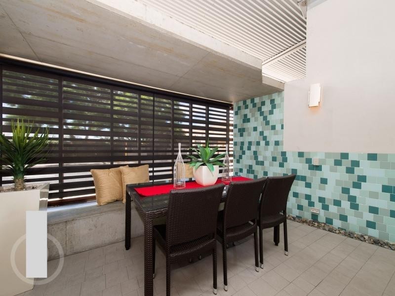 8 Skyring Terrace, Teneriffe QLD 4005