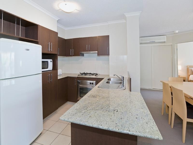 8 Land Street, Toowong QLD 4066