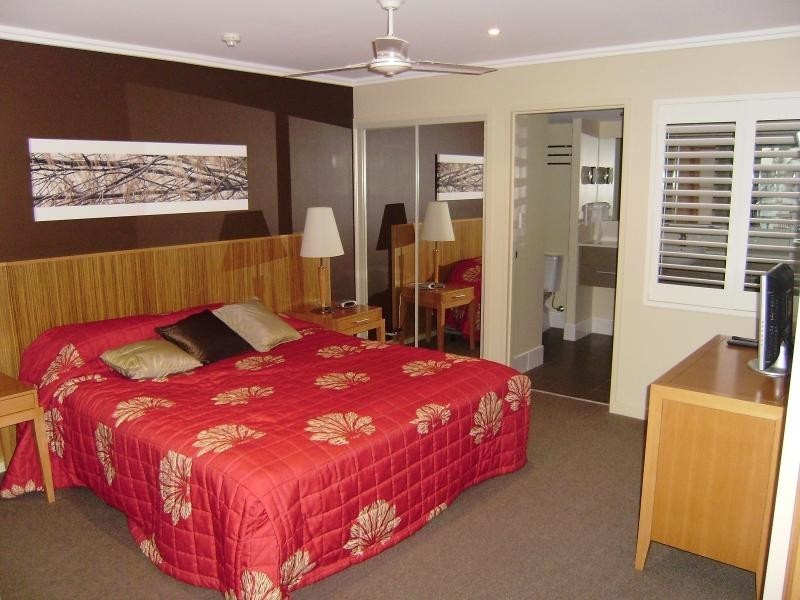 569 Charlton Esplanade, Urangan QLD 4655