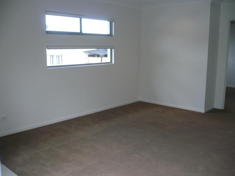 28 CASTELLO CIRCUIT, Varsity Lakes QLD 4227