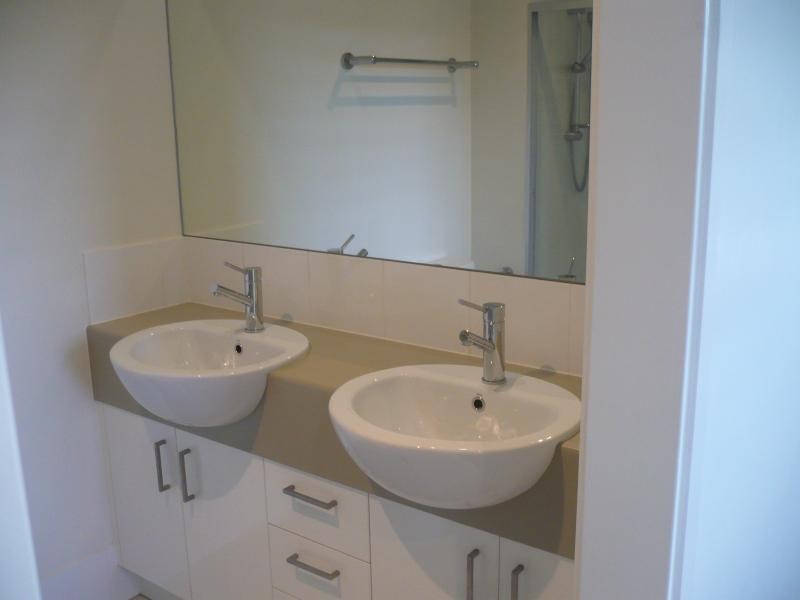 28 CASTELLO CIRCUIT, Varsity Lakes QLD 4227