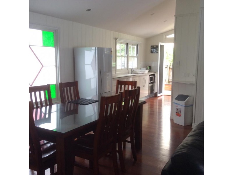 12 Kings Road, Taringa QLD 4068