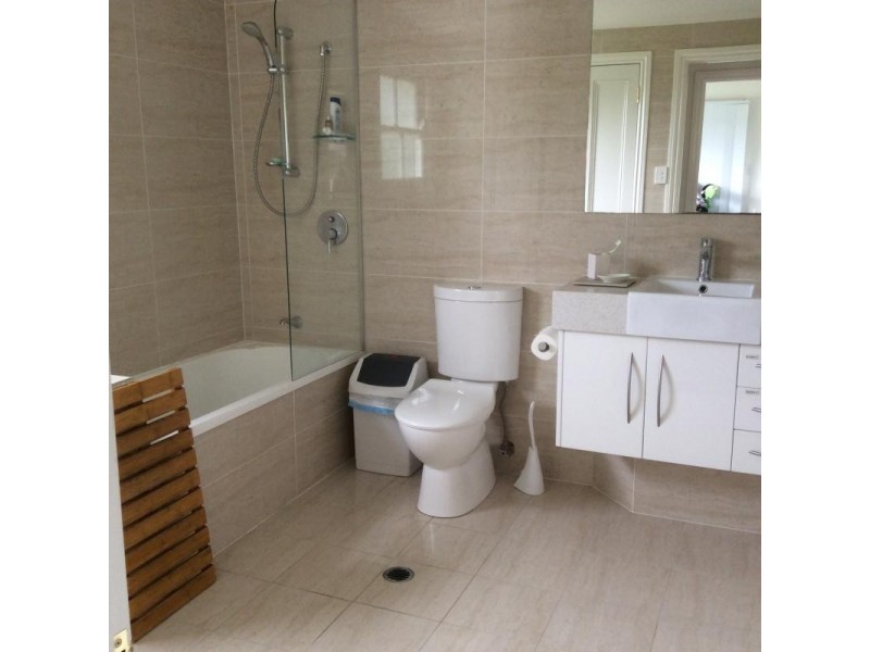 12 Kings Road, Taringa QLD 4068