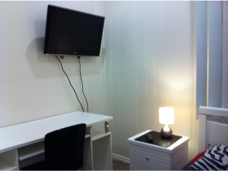 12 Kings Road, Taringa QLD 4068