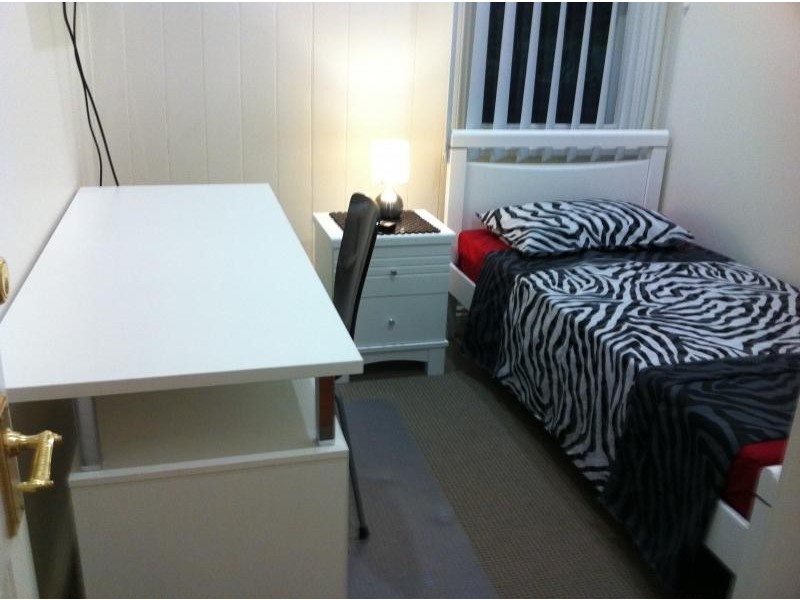 12 Kings Road, Taringa QLD 4068