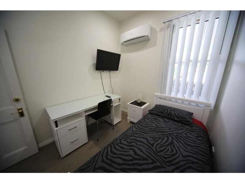 12 Kings Road, Taringa QLD 4068