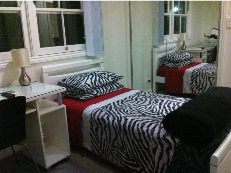 12 Kings Road, Taringa QLD 4068