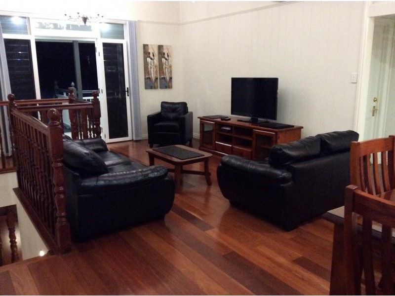 12 Kings Road, Taringa QLD 4068