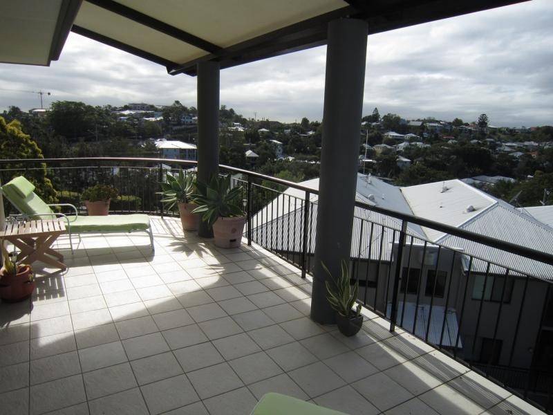 70 Norman Crescent, Norman Park QLD 4170