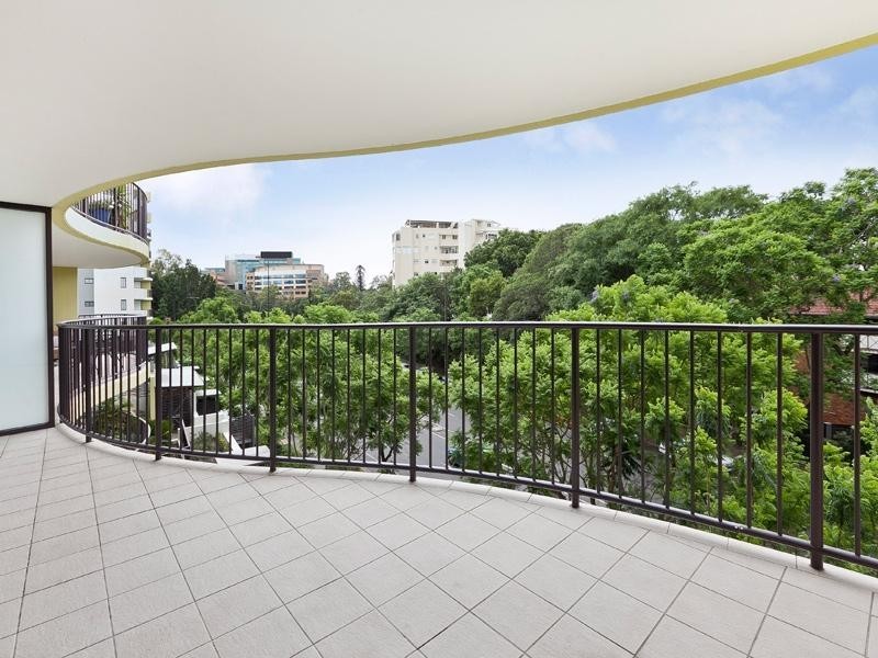 8 Land Street, Toowong QLD 4066
