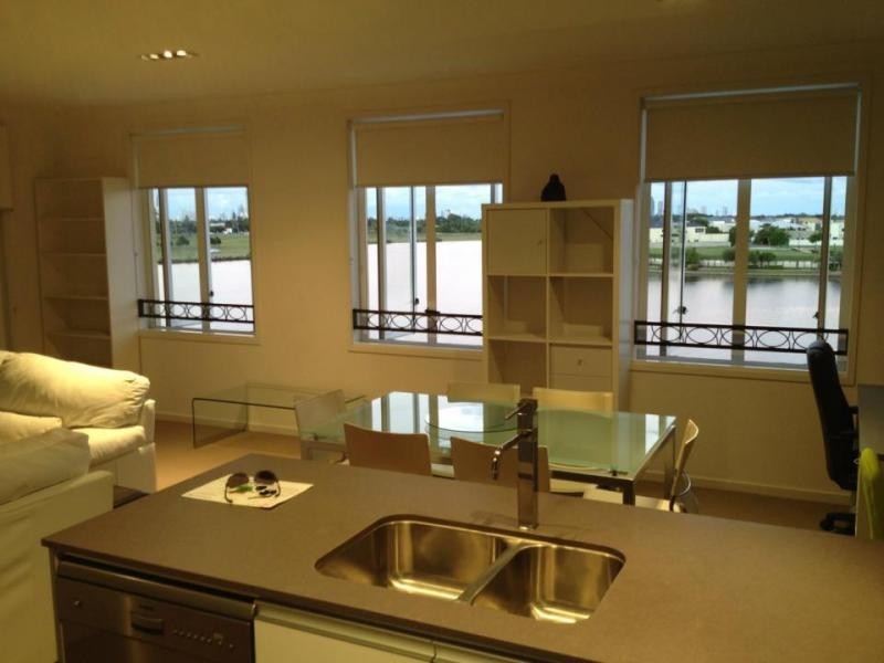 3030 The Boulevard, Carrara QLD 4211