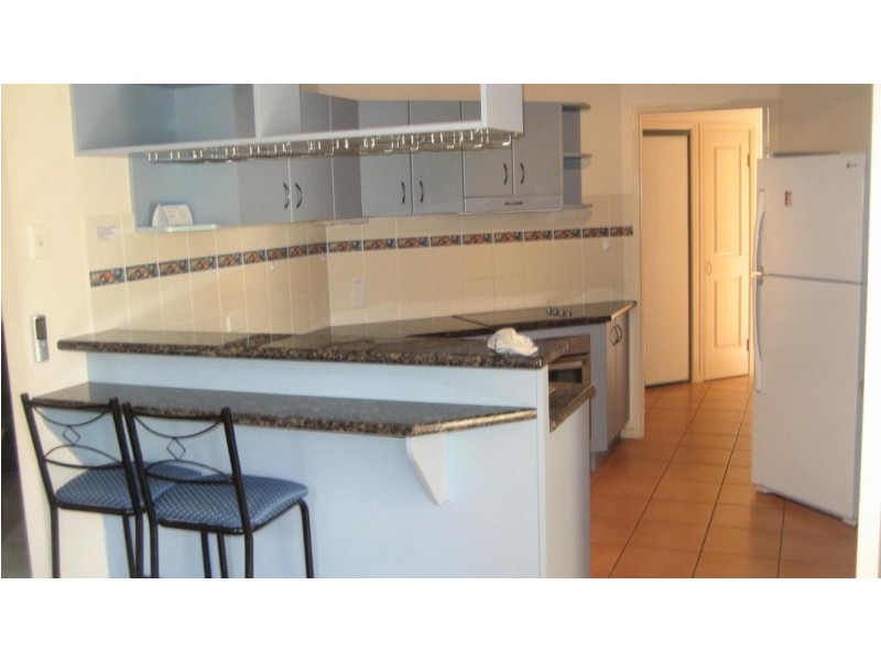 33 Elizabeth Street, Urangan QLD 4655