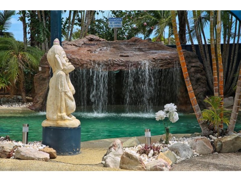 33 Elizabeth Street, Urangan QLD 4655