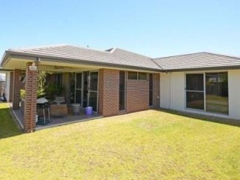 8 Dugong Ave, Pialba QLD 4655