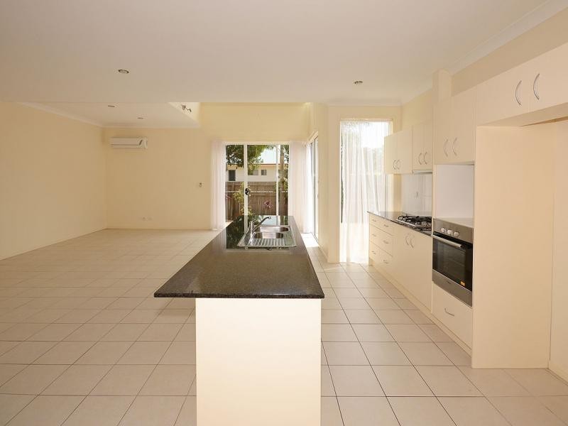 71 Elizabeth st, Urangan QLD 4655