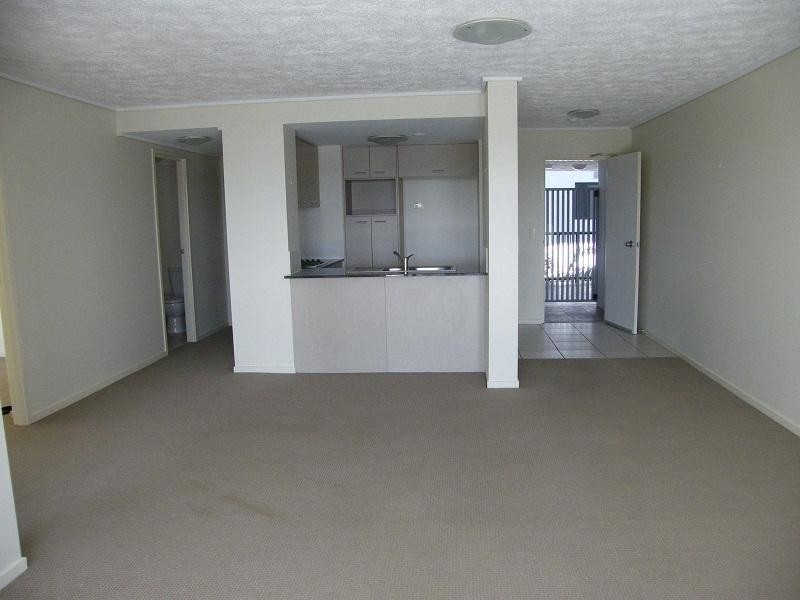 29/4 Grand Parade, Parrearra QLD 4575