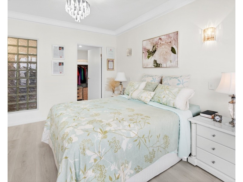 12 Commodore Drive, Southport QLD 4215
